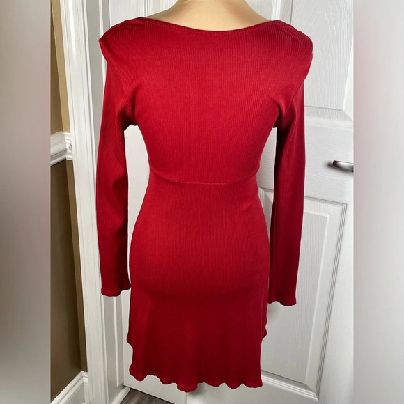 Alya Francescas Dress Red Long Sleeve Stretch Knit
Classic Feminine Size Medium - Picture 5 of 7